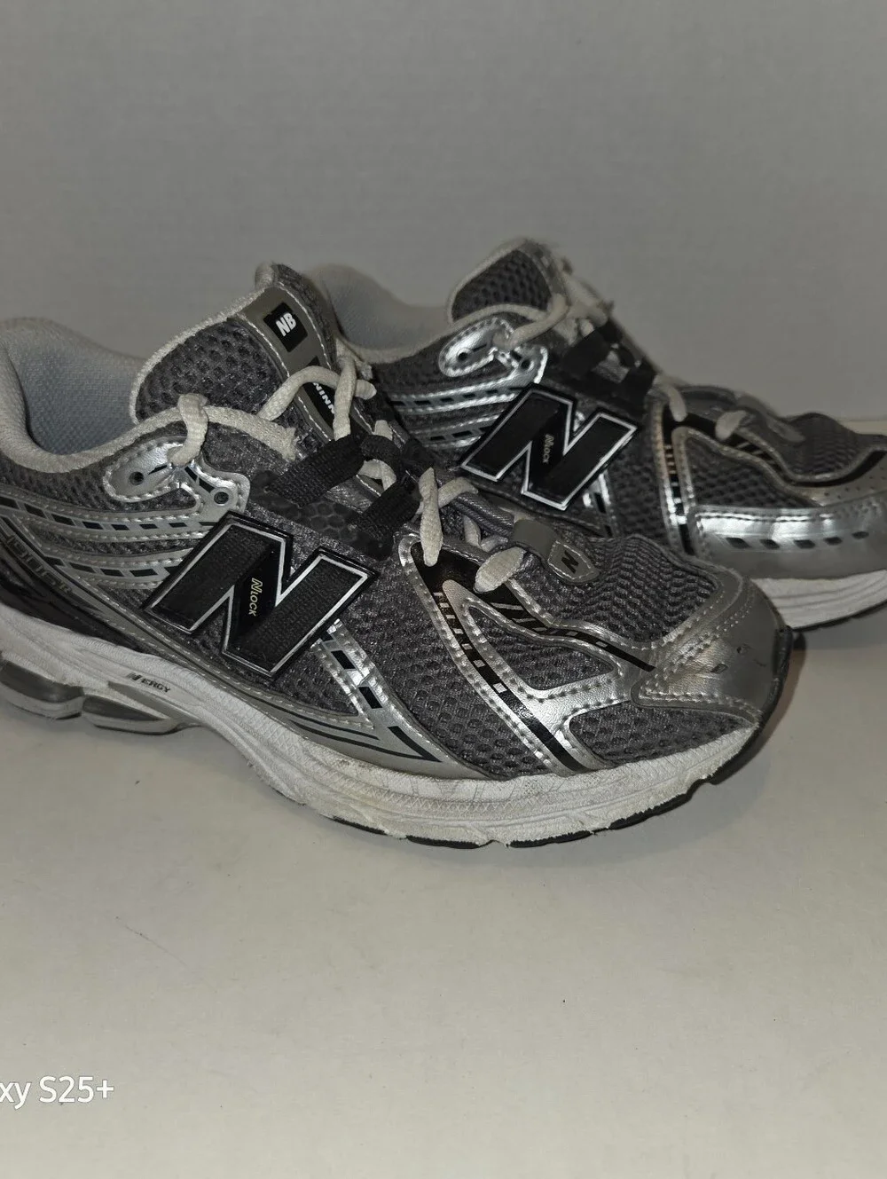 New Balance 1906R Sneakers/Black & Gray/Pre-School Boy Size 4W